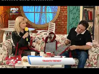 Elena Udrea prezinta noul trend: traista de Bucovina! Ai purta-o?