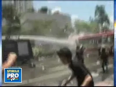 "Camasile rosii" protesteaza violent impotriva autoritatilor la Bangkok