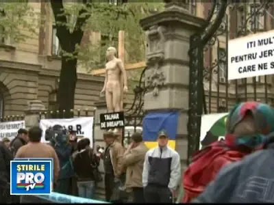 Protest cu cruci si animale impaiate, in fata Ministerului Agriculturii