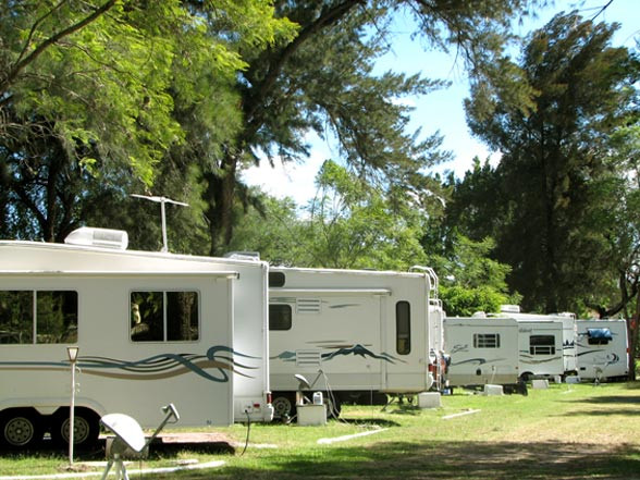 Muresul, casa rulotistilor unguri de Pastele catolic!