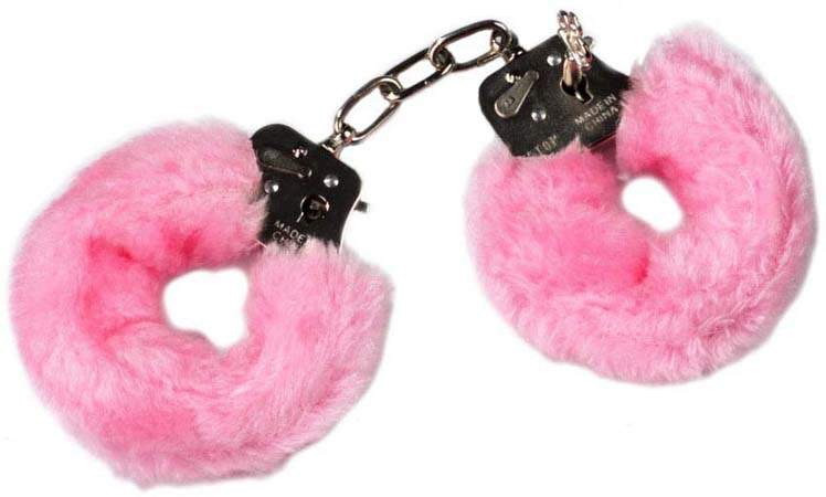 In loc de o partida de sex salbatic, a fost sechestrat si violat de 4 femei