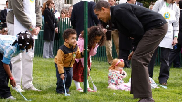 Obama a orchestrat rostogolirea oualor de Paste!
