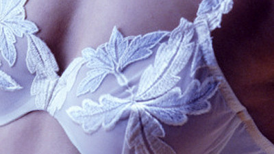 Sutienul a salvat-o de la moarte!