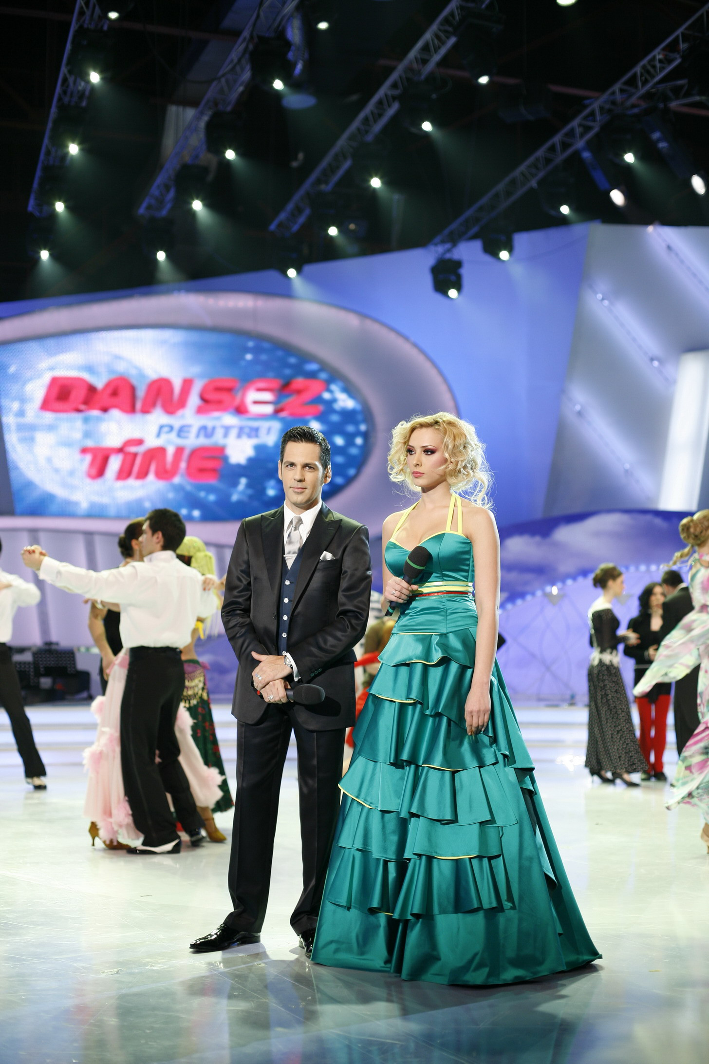 Imagini in exclusivitate: Caravana "Dansez pentru tine", pe www.protv.ro