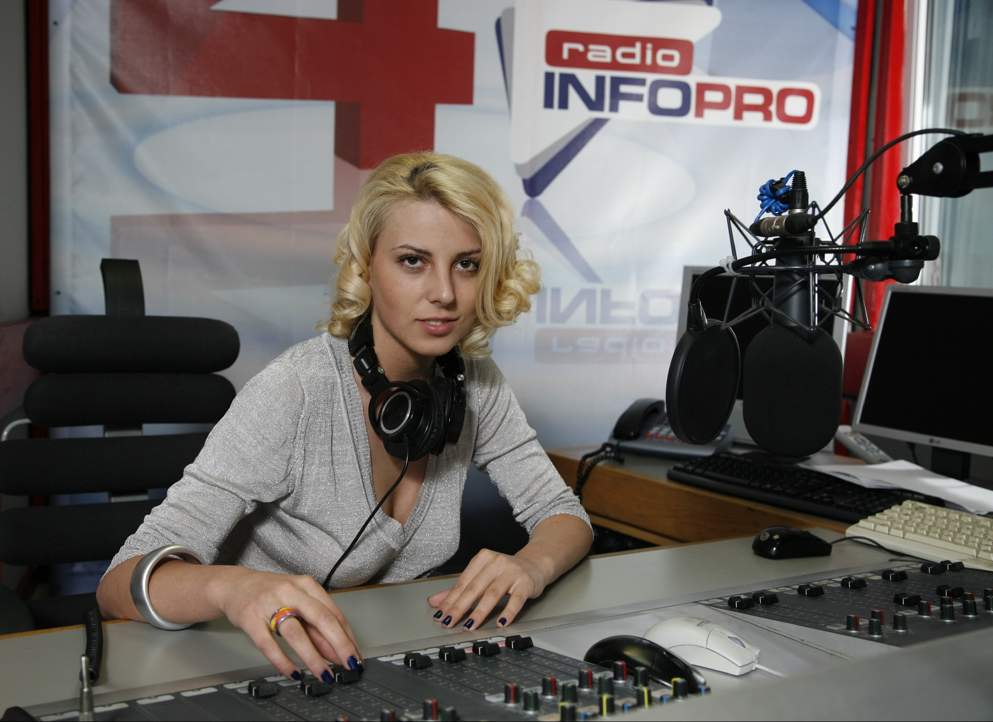 Alina Plugaru vrea sa faca un top al pozitiilor sexuale la Radio InfoPro!
