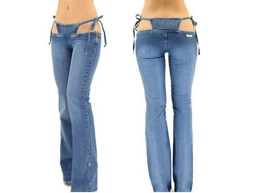 Revin jeansii cu talie foarte joasa si cu bikinii la vedere!