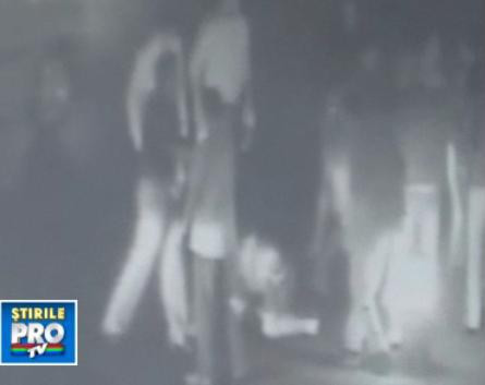 Snopiti in bataie in plina strada! Vezi VIDEO