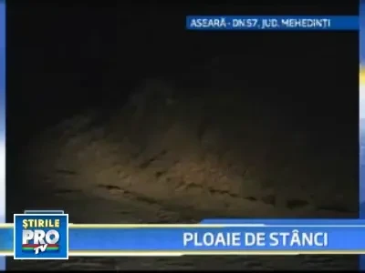 Solutia autoritatilor la alunecarile de teren: se roaga sa nu mai ploua!