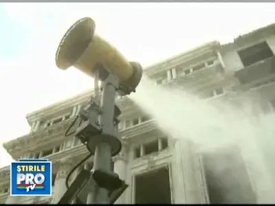 Stop praf! Santierele din Bucuresti, cu perdele de apa