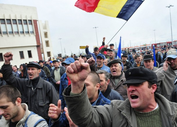 Angajatii ArcelorMittal Galati protesteaza impotriva inchiderii uzinei