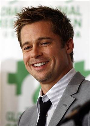 Brad Pitt, adorat de mamici!