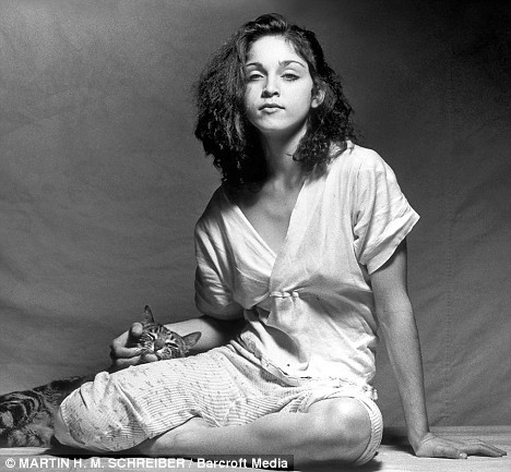 Asa mama, asa fiica! Fata Madonnei seamana leit cu diva de acum 30 de ani!