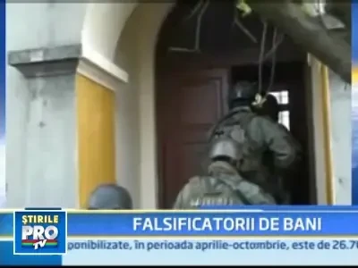 Infractori fara frontiere: romanca arestata pentru difuzare de bani falsi