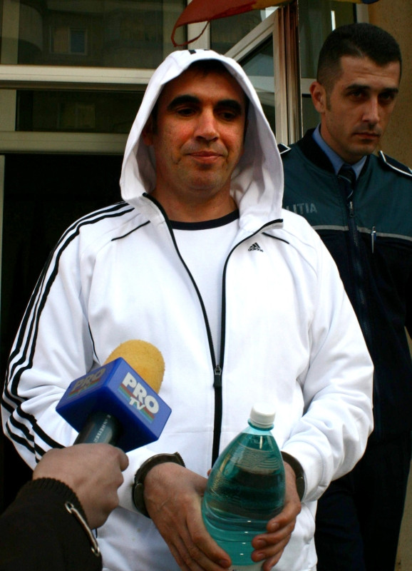 S-a urcat pe Casa Presei Libere pentru a cere eliberarea lui Penescu