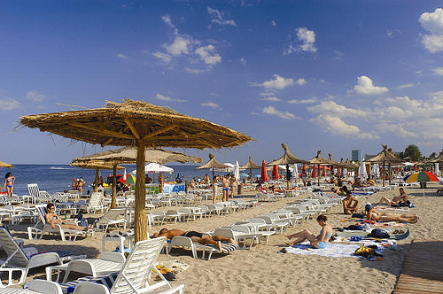 Mamaia geme de fite!