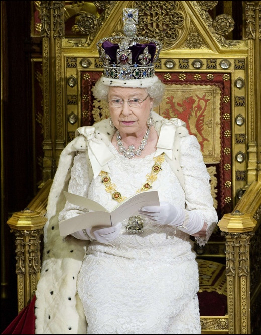 Copiii britanici cred ca Regina Elisabeta a II-a a inventat telefonul!