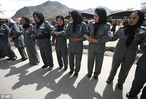 Lasate sa moara de foame daca nu fac sex cu sotii lor