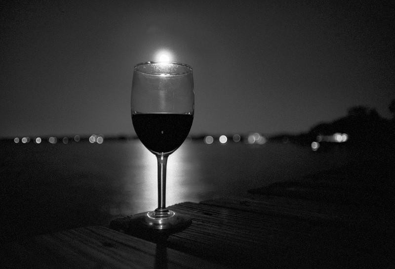 Cum sa alegi vinul potrivit si cum sa-l savurezi? Ia cursuri de enologie