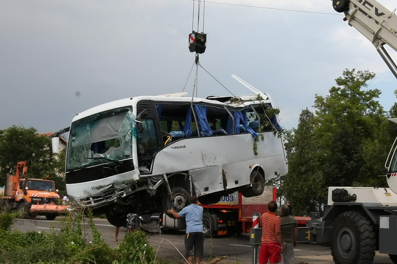 2 dintre victimele carnagiului de langa Cernavoda, conduse pe ultimul drum