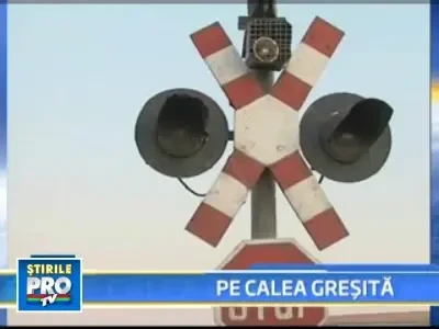 Un sofer fara permis a murit dupa ce a intrat cu masina in tren, in Iasi!