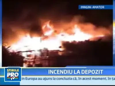 Incendiu puternic in Capitala! Un depozit de alimente a luat foc