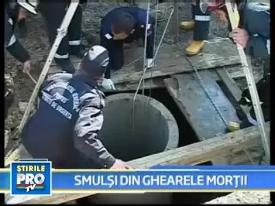 La un pas de moarte! Doi barbati care sapau o fantana au ramas fara aer!