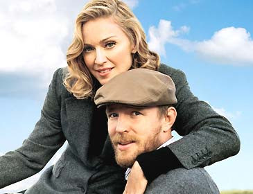 Guy Ritchie, tot mai aproape de Madonna!
