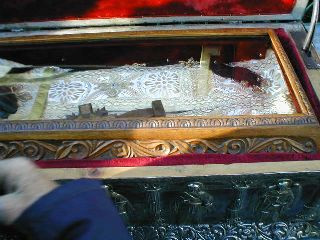 Sute de pelerini, asteptati sa se inchine la moastele Sfantului Grigorie