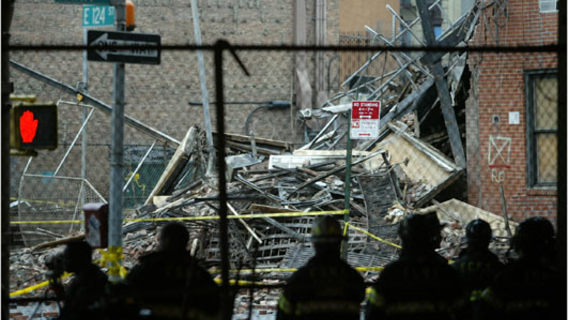 S-a facut praf si pulbere! O cladire de 5 etaje din Manhattan, prabusita