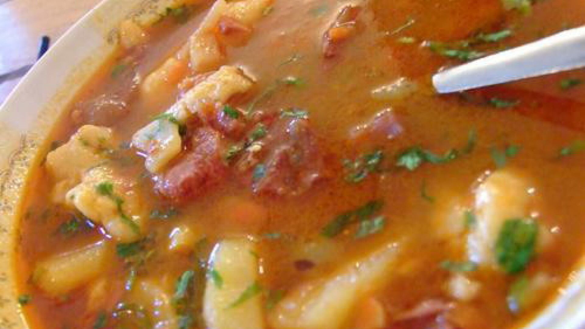 Gurmanzii au fost in al noualea cer. Secretul gulasului perfect a fost dezvaluit in Bistrita