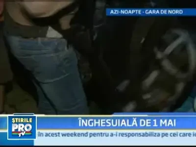 Trenurile spre litoral, luate cu asalt de turisti! Mai aduceti vagoane!