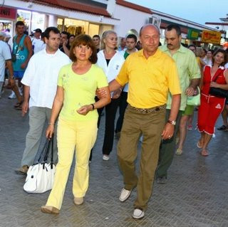 Traian Basescu a petrecut cu familia pe litoralul romanesc de 1 Mai!
