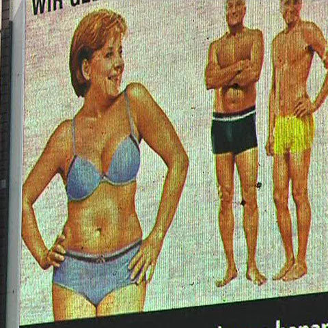Angela Merkel, intr-o reclama la lenjerie intima!