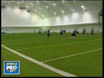 S-a prabusit acoperisul stadionului peste ei! 12 oameni au fost raniti