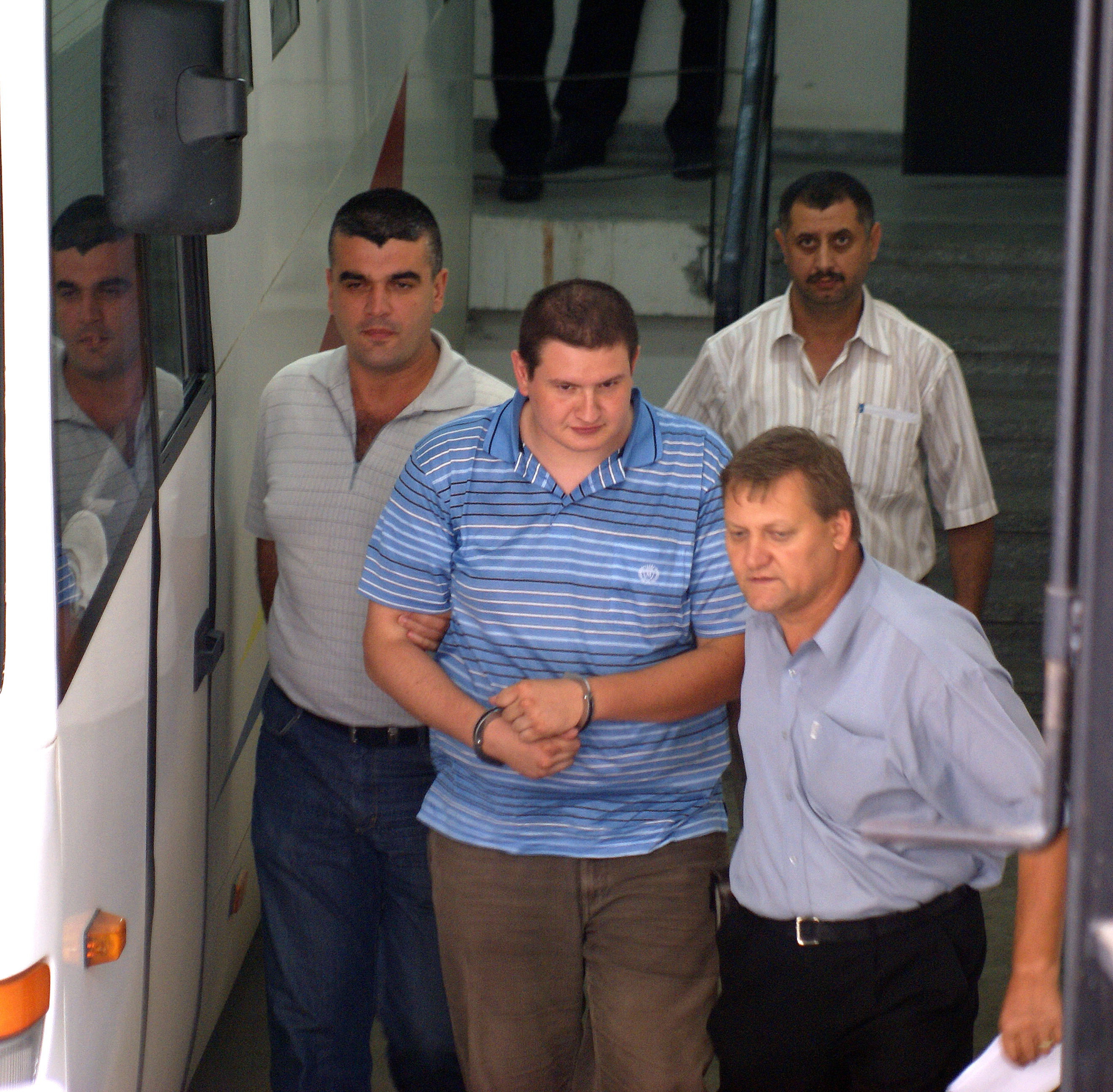 Doar mama lui Ionut Nicolae a plans la inmormantarea macelarului din Brasov