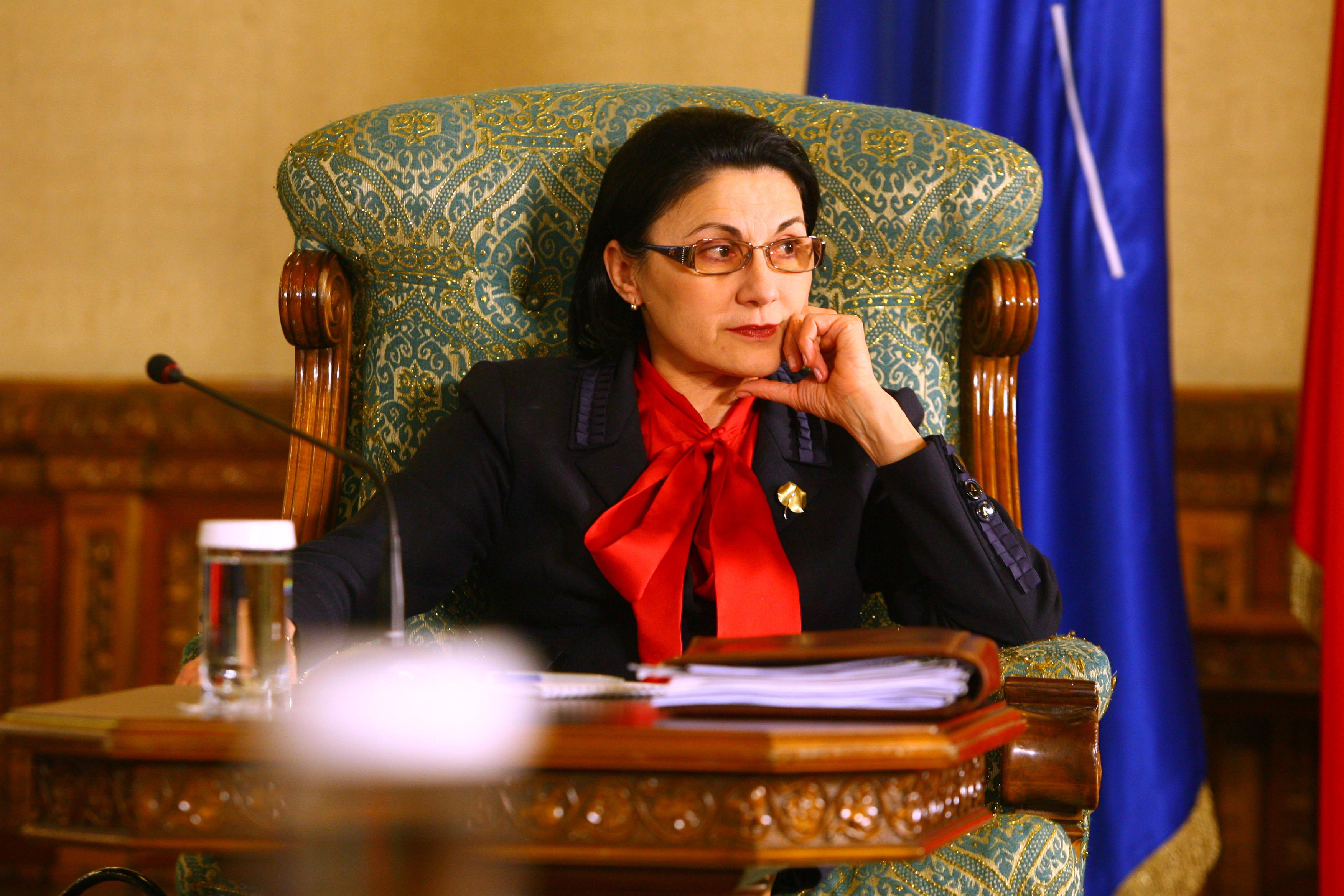 Aceeasi lupta, o noua runda! Negocieri intre ministere si profesori!