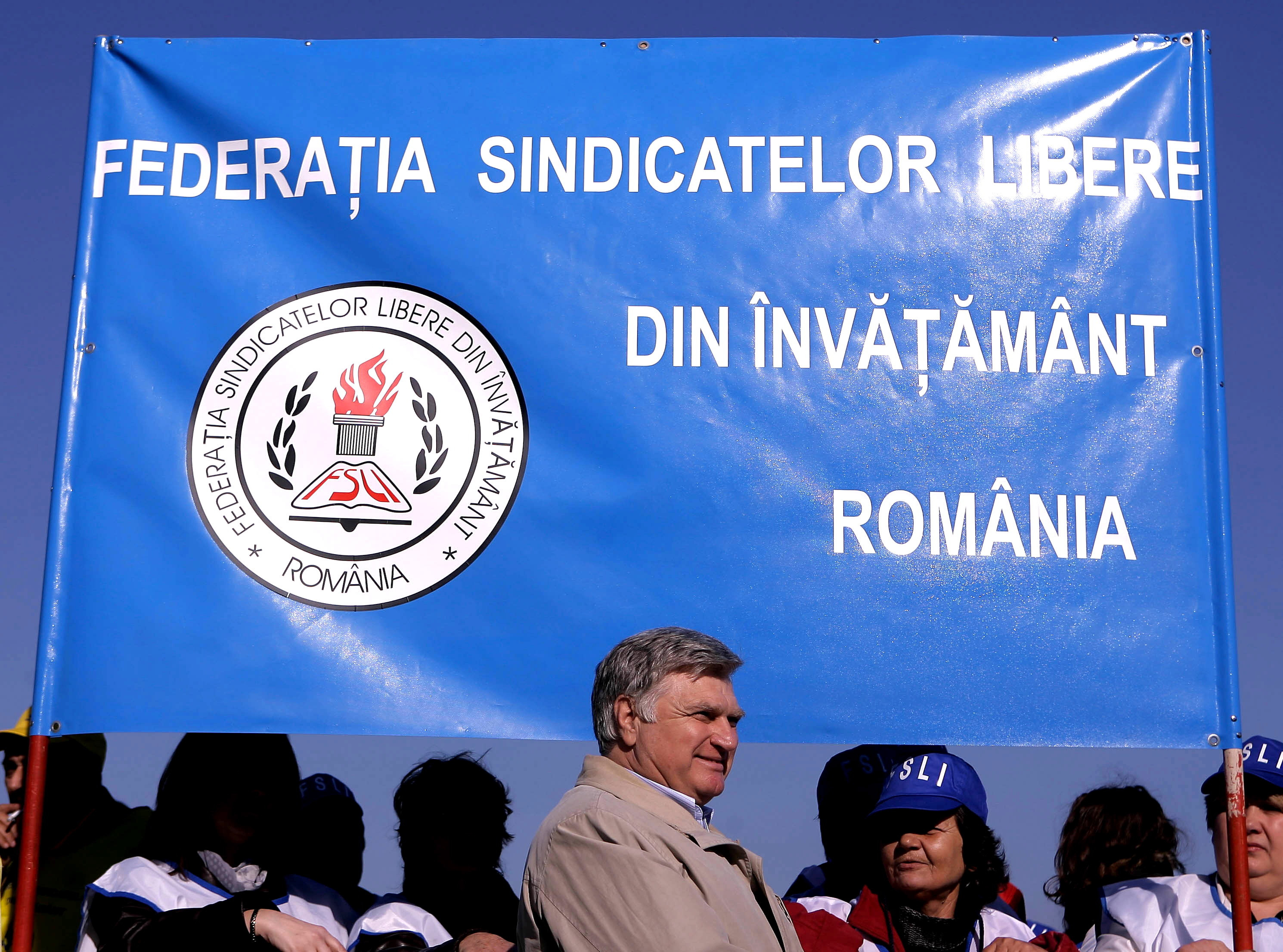 Cadrele didactice afiliate FSLI sunt in greva japoneza timp de trei zile