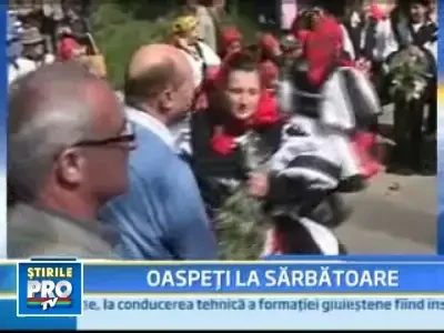 Traian Basescu si Mircea Geoana au participat la Sambra Oilor