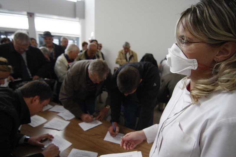 Gripa noua la tara: masurile de protectie, doar pe hartie!