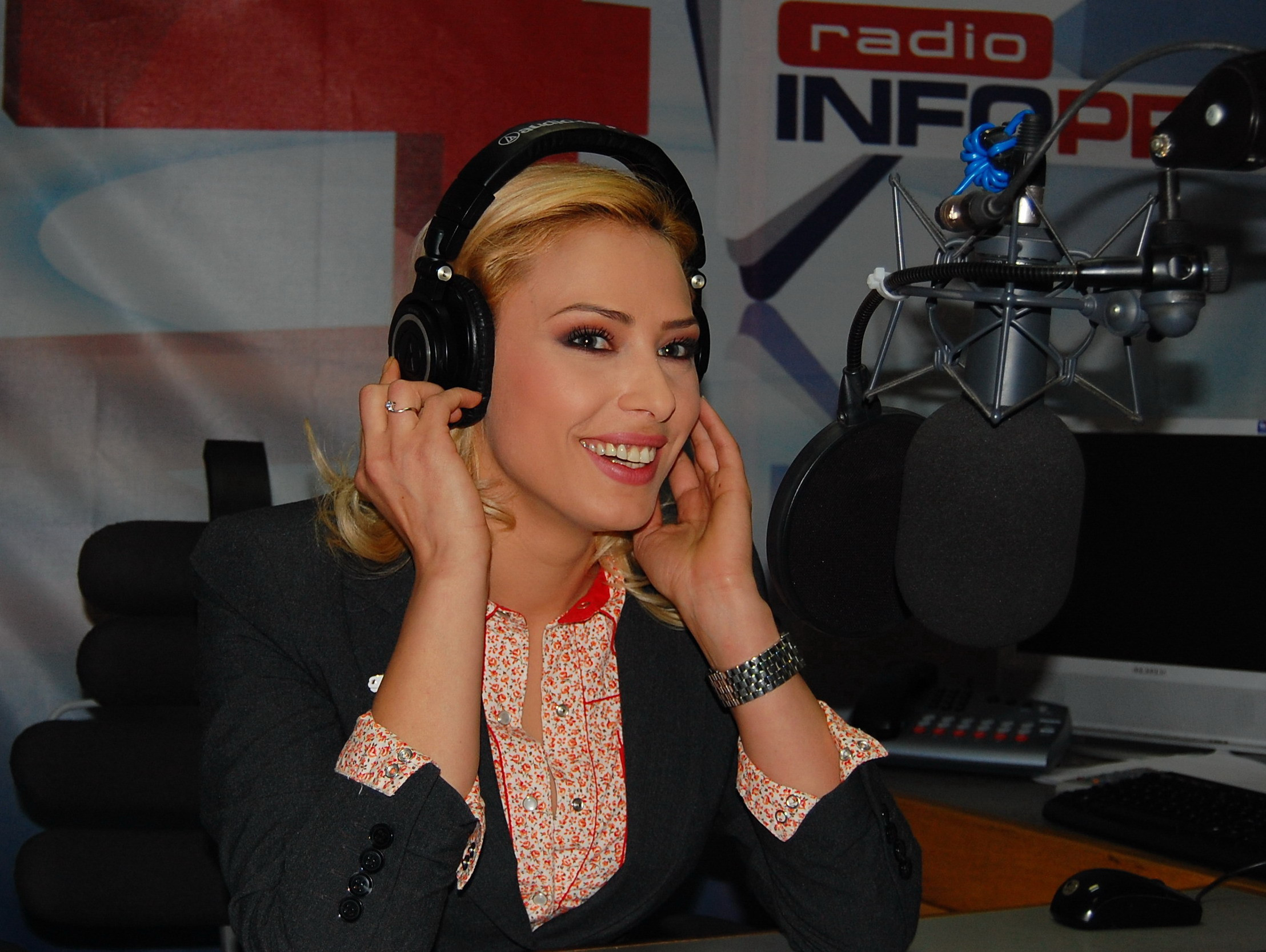 Iulia Vantur se face Dj la Radio InfoPro!