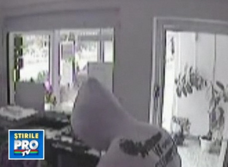 Banii, altfel te impusc! Jaf armat la Satu Mare!