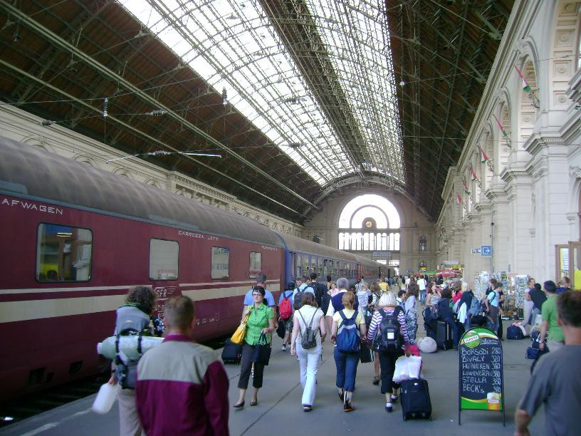 Drumurile catre orasele Ungarie, blocate 12 ore. Oamenii protesteaza fata de masurile de austeritate