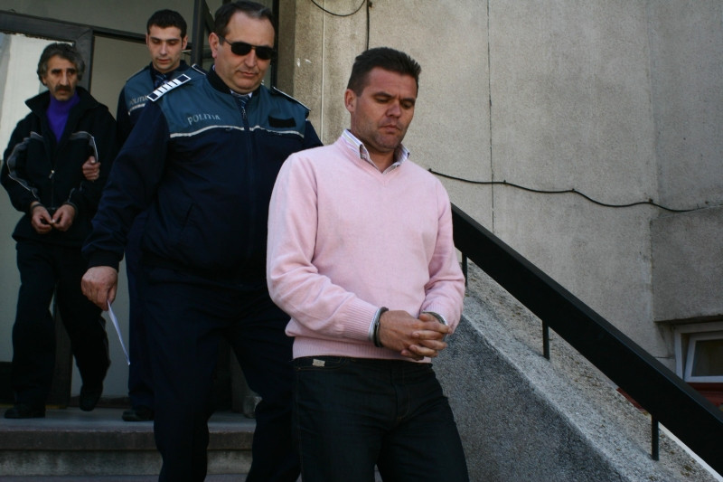 Arbitrii Sorin Corpodean si Marcel Savaniu au parasit arestul IPJ Arges