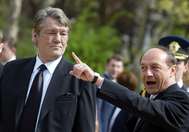 Kievul, ingrijorat de intentia Romaniei de a oferi pasapoarte ucrainienilor