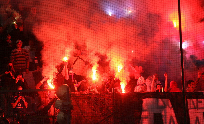 Vezi cum s-au manifestat cele doua galerii la meciul Steaua - Dinamo!