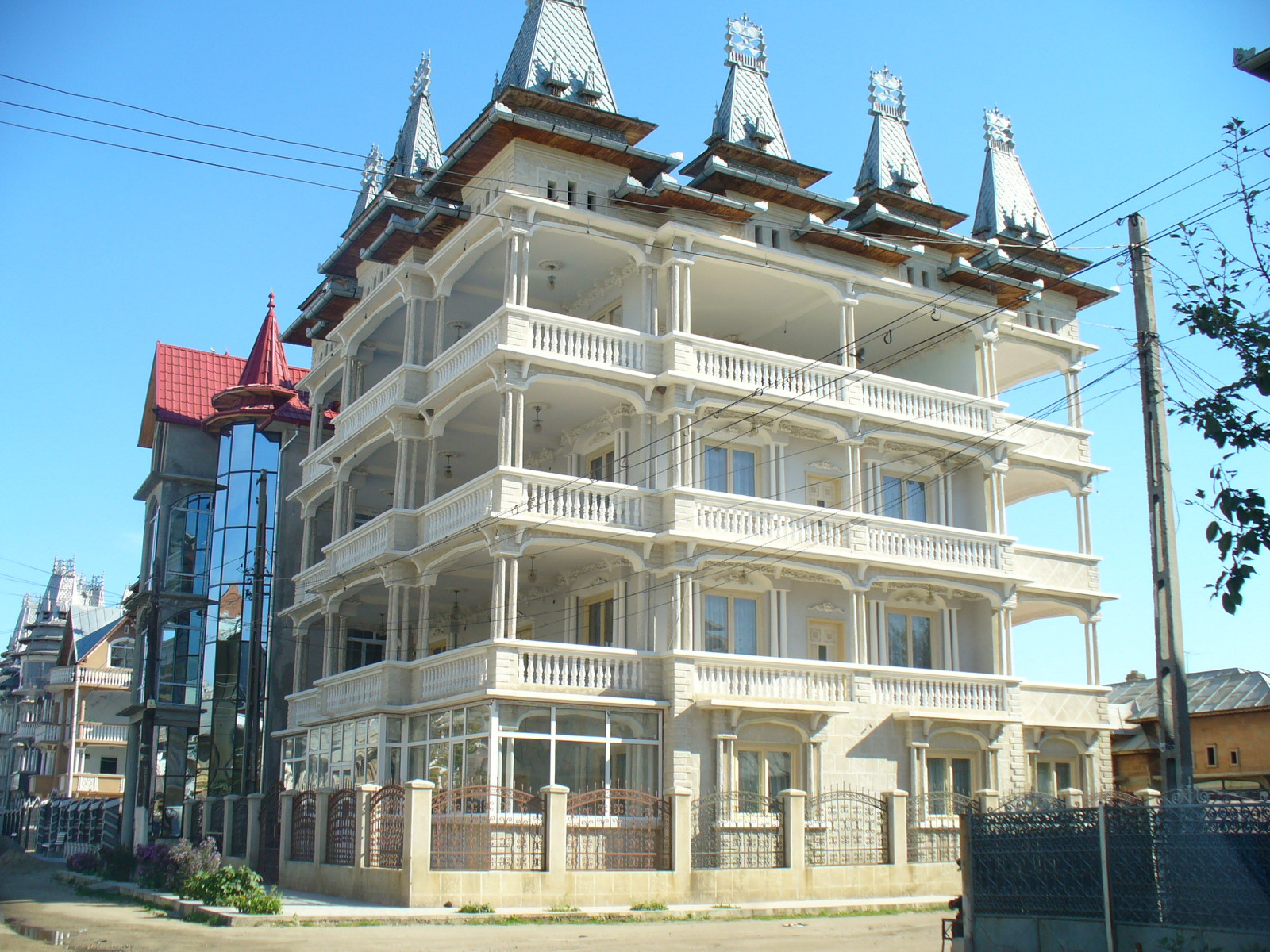 Romania, te iubesc: Palatele rromilor de la Buzescu