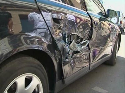 Unul dintre bodyguarzii lui Gigi Becali a lovit doua masini in doua minute!