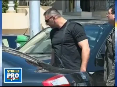 Unul dintre bodyguarzii lui Gigi Becali a lovit doua masini in doua minute!