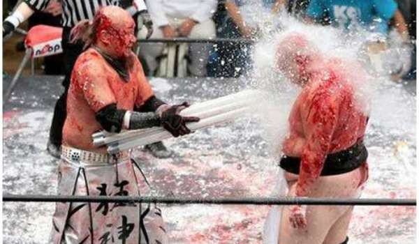 Lupta cu neoane, cel mai sangeros sport!