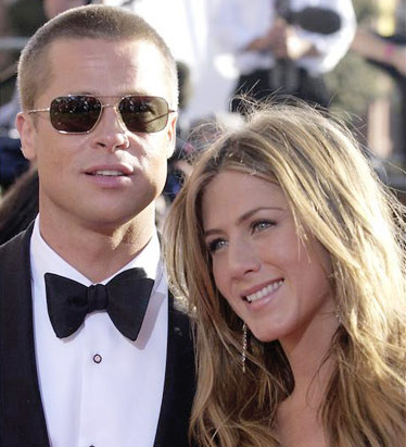 Jennifer Aniston ar fi pierdut doua sarcini cand era maritata cu Brad Pitt!